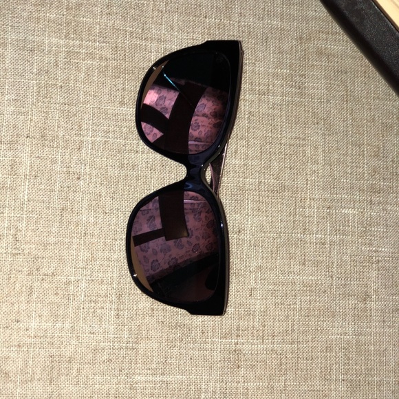 Louis Vuitton Sunglasses - Picture 3 of 7